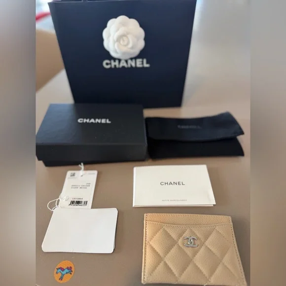 Chanel Beige Caviar Cardholder - Picture 3 of 11